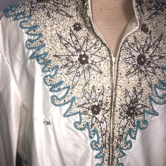 - Mens White Embellished Kurta with Pants - Picture 2 of 11